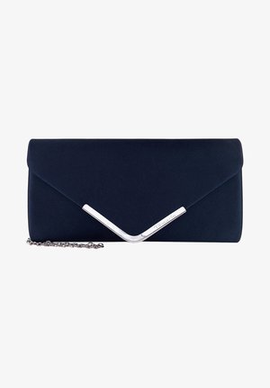 Czarna kopertówka z metalowym, srebrnym akcentem w kształcie litery V i łańcuszkowym paskiem, elegancki i minimalistyczny design.