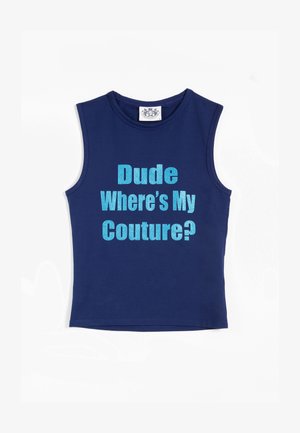 Tengerészeti kék, ujjatlan pamut felső. Az elején nagy, csillogó türkiz színű felirat található: "Hé, hol a divatom?"