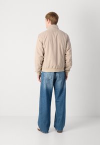 GANT HAMPSHIRE JACKET - Poletna jakna - concrete beige