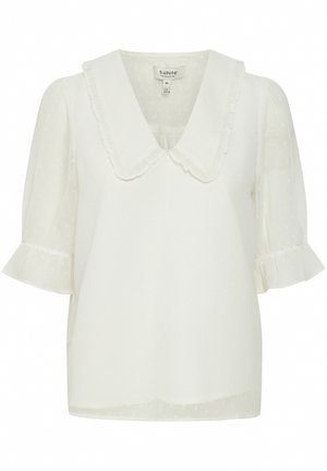 Weiße Bluse mit Rüschensaum und kurzen, puffärmeligen Ärmeln. Der strukturierte Stoff ist mit kleinen Polka-Dots versehen und hat enganliegende Manschetten an den Ärmelsäumen.