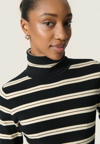 Soaked in Luxury SPINA STRIPED ROLLNECK - Striktrøje - black w sandshell stripe