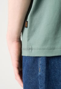 BOSS GEOLOGICAL - T-Shirt print - green