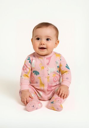 Rosa Baby-Overall mit Tiermustern, darunter Löwen, Giraffen und Blumen. Weicher Stoff, lange Ärmel und Druckknopfverschluss.