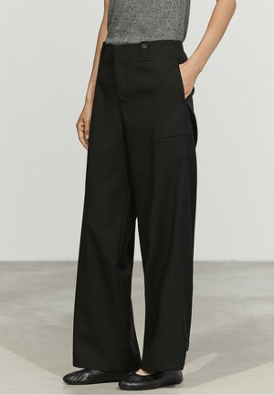 Massimo Dutti, CARGO PANTS WITH HEM BUTTON DETAIL - Broek - black