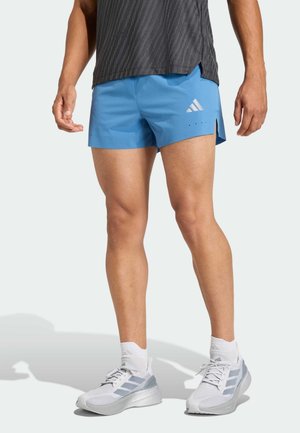 - Krótkie spodenki sportowe