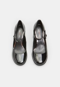 Bata Pantofi clasici cu toc - nero