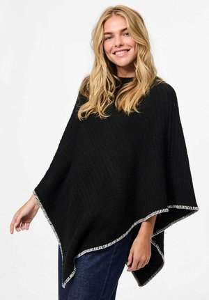 Poncho nero a righe con scollatura ampia e cuciture bianche lungo l'orlo. Materiale leggero; forma triangolare che si drappeggia sulle spalle.
