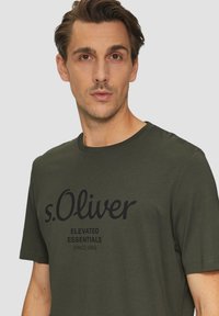 s.Oliver LOGO  - T-Shirt print - olivgrün