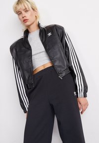 adidas Originals Mākslīgās ādas jaka - black