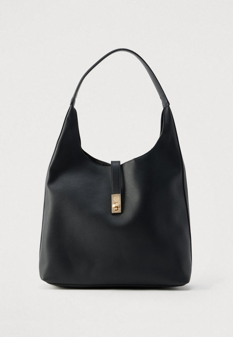 Sort skinnhobo-veske med teksturert overflate, utstyrt med en lås i gulltone og et enkelt buet håndtak for skulderbæring.