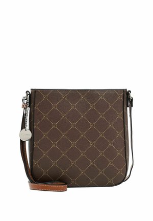 Sac bandoulière marron avec motif en losange et petits logos circulaires, équipé d'une sangle ajustable et d'un charm rond en argent sur une chaîne.