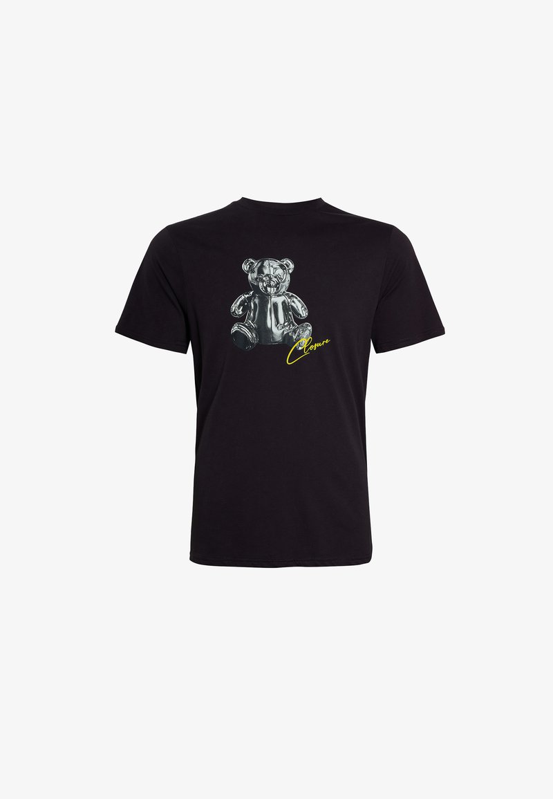 Tricou negru cu mânecă scurtă, având un grafic lucios cu un urs pe partea din față și un accent vibrant galben "Closure" dedesubt.