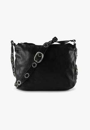 Schwarze Leder-Umhängetasche mit strukturierter Oberfläche, mit Nieten verzierte Träger und sicherer Verschluss. Verfügt über einen breiten, verstellbaren Riemen.