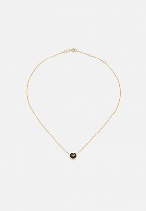 Colar de corrente dourada com um pendente oval preto apresentando um emblema decorativo, textura suave e comprimento ajustável para se adequar.