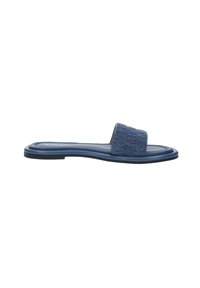 Infradito navy con cinturino in tessuto testurizzato, suola piatta e design con punta rotonda. Stile minimalista con una finitura liscia.