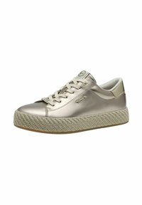 Sneaker argento metallizzato con suola piattaforma in juta intrecciata. Presenta una chiusura con lacci e una tomaia in similpelle liscia con punta arrotondata.