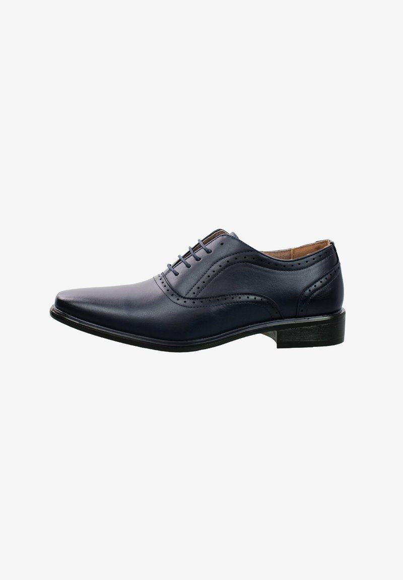 Zapato de vestir de cuero marino con punta afilada, perforaciones decorativas y suela plana negra. Cuenta con seis ojetes para los cordones.
