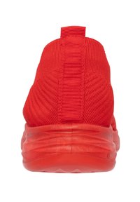 Rote Slip-On-Sportschuhe mit einem strukturierten Strick-Obermaterial, einem Zugband an der Ferse und einer flexiblen Gummisohle für Komfort.