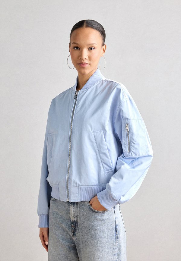 BLOUSON DETAILS ZIPPER POCKET ON SLEEVE - Bomberjacke - smooth sky