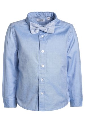 Lyseblå langærmet skjorte med knapper og et matchende tekstureret butterfly, designet til et barn i alderen 3-4 år.