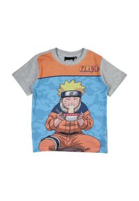 T-shirt à manches courtes pour enfants avec des manches grises, un haut orange, et le personnage de Naruto mangeant des nouilles sur un fond bleu.
