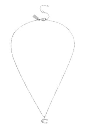 Collier en chaîne argenté avec un petit charme en forme de lettre 'C' brillant. Design simple avec un fermoir de type homard et une longueur de chaîne réglable.
