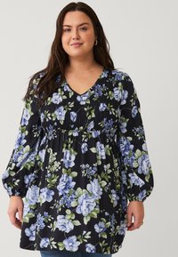 Zwart bloemenjurk met blauwe en groene bloemen, V-hals, geplooid lijfje en puff-sleeves. Lichtgewicht stof met een relaxte pasvorm.