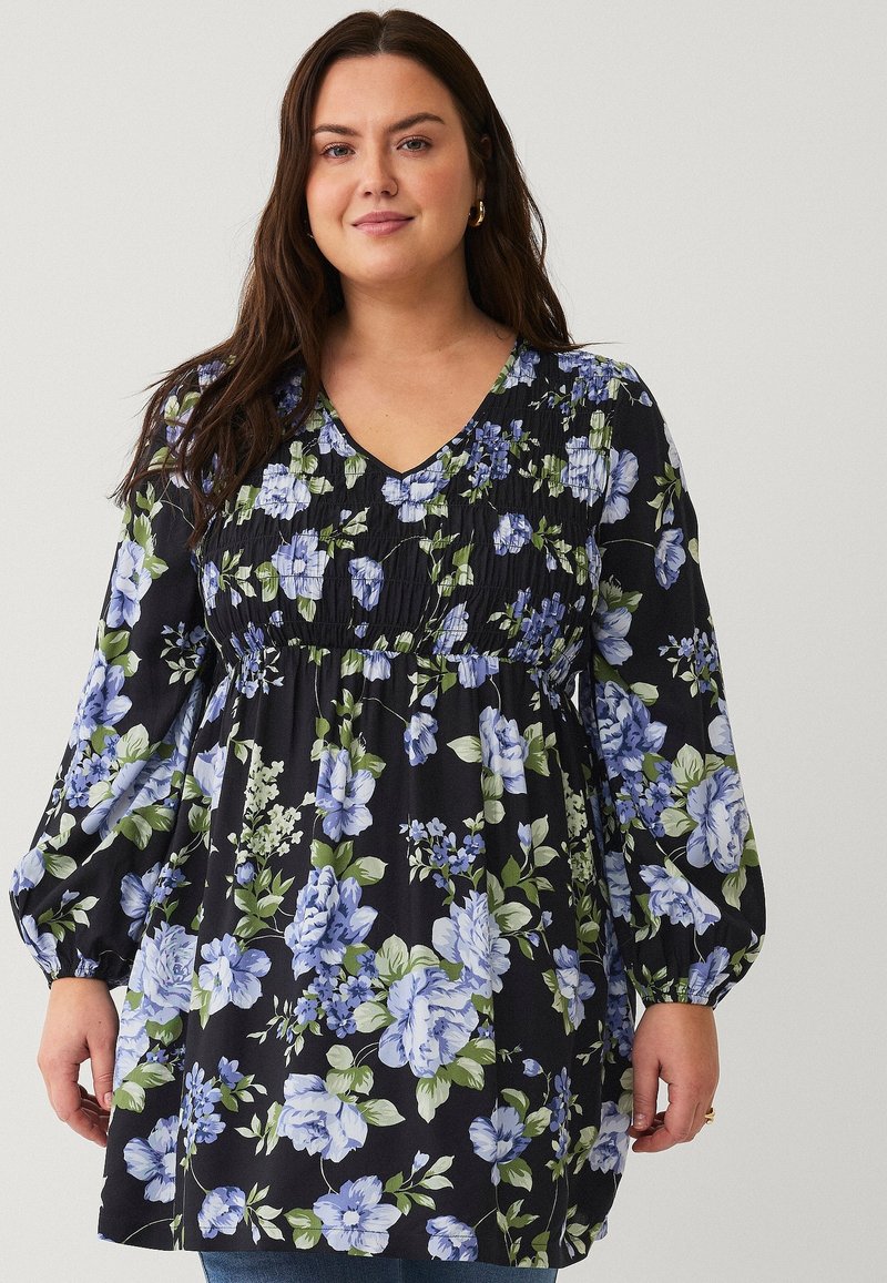 Zwart bloemenjurk met blauwe en groene bloemen, V-hals, geplooid lijfje en puff-sleeves. Lichtgewicht stof met een relaxte pasvorm.
