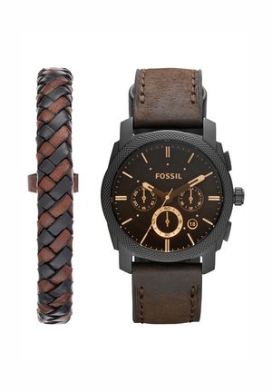 Męski zegarek Fossil chronograf w kolorach czarnym i brązowym z paskiem skórzanym oraz dopasowaną czarno-brązową plecioną skórzaną bransoletką.