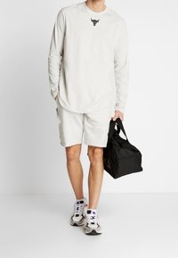 Under Armour Langarmshirt - white