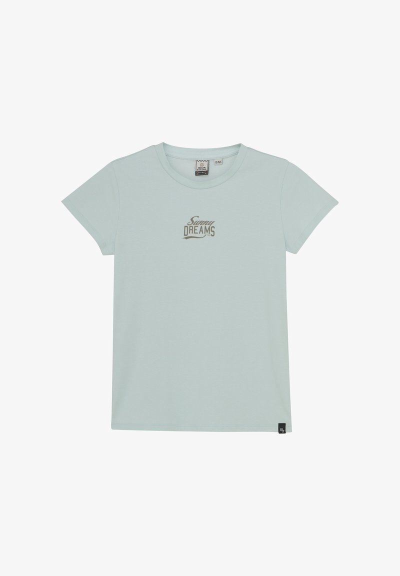 Jasnoniebieska bawełniana koszulka z krótkim rękawem i okrągłym dekoltem. Na przodzie znajduje się napis "Słoneczne Marzenia" w dekoracyjnym brązowym kroju pisma.