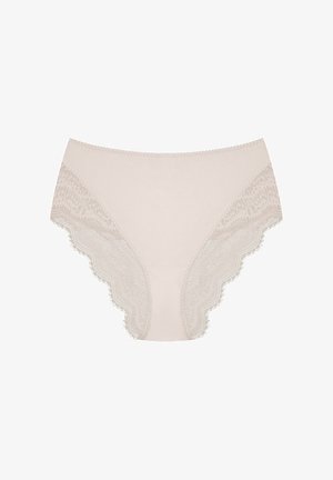 Jasno beżowe majtki wysokiego stanu z koronkowym wykończeniem, ozdobione delikatnymi wzorami wzdłuż krawędzi. Gładka tekstura, miękki materiał.