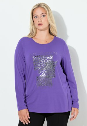 - Bluzka z długim rękawem