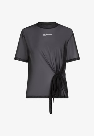 Mustast lühikese varrukaga võrkmaterjalist t-särk, millel on "Karl Lagerfeld Jeans" logo ja alumisel paremal küljel lipsuks seotud kokkusurutud kangasdetail.