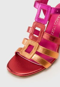 Marco Tozzi Aukštakulniai sandalai - pink