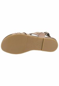 Tan sandalen met een gestructureerde rubberen zool, voorzien van meerdere banden en een metalen gesp voor sluiting. Glad leren bovenwerk met een ademend ontwerp.