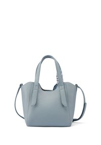 Borsa a tracolla in pelle blu chiaro con doppio manico corto e una lunga tracolla, caratterizzata da una superficie testurizzata e un design a bocca aperta.