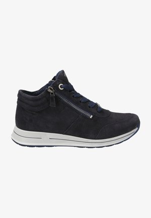 Marineblaues Wildleder-High-Top-Sneaker mit strukturiertem Stoff, kontrastierender weißer Gummisohle, Schnürung vorne und seitlichem Reißverschluss für ein einfaches Anziehen.