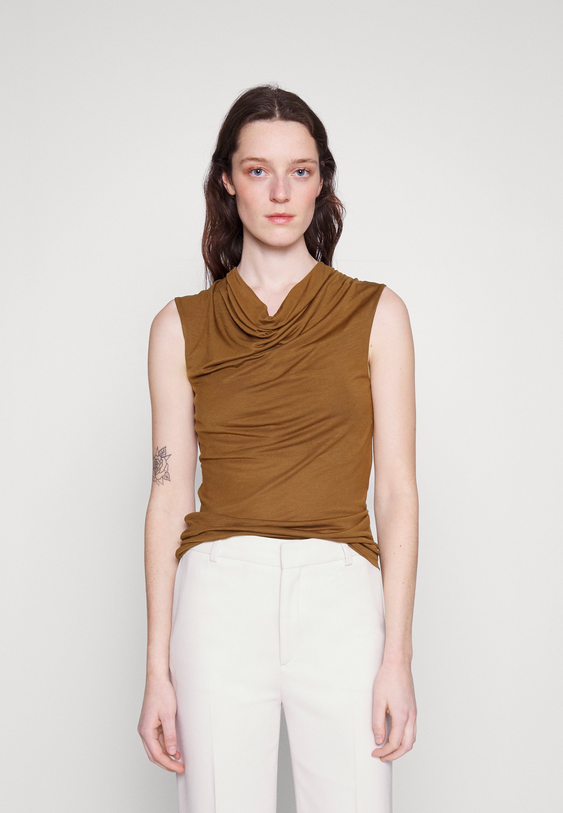 Desires DEGISELLE TEE - T-shirt basic - gardenia/crème