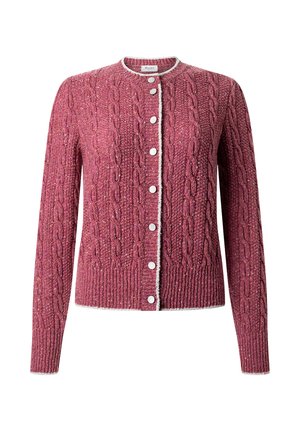 Lyserød strikket cardigan med kabelmønster, hvid kant langs krave og knapstolpe samt hvide knapper foran, lange ærmer.