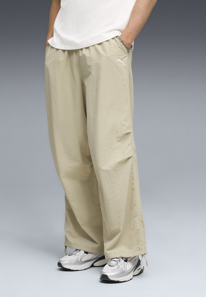 Puma WARDROBE ESSENTIALS - Kalhoty - pebble gray