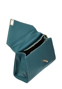 Borsa a tracolla in pelle color teal con una forma strutturata, zip dorata e dettagli con chiusura a scatto. L'interno presenta un rivestimento liscio e numerosi scomparti.