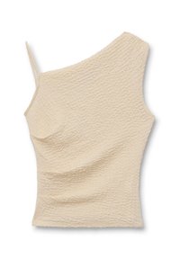 Top beige de un solo hombro con tejido texturizado, que presenta un corte ajustado y una fina tira de espagueti en un lado, liso en el otro.