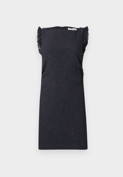 Rochie bleumarin cu model floral texturat, design fără mâneci și accente cu volane pe umeri. Siluetă dreaptă și închidere cu fermoar la spate.