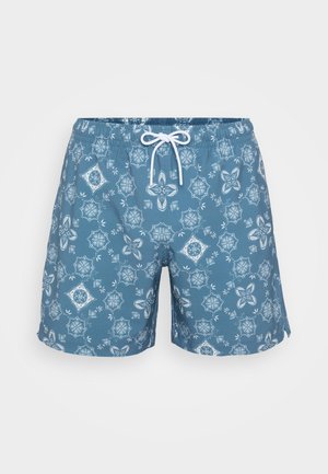 A kék úszónadrágot egy fehér virág- és geometriai mintázat borítja, rugalmas derékkal és fehér húzózsinórral készült.