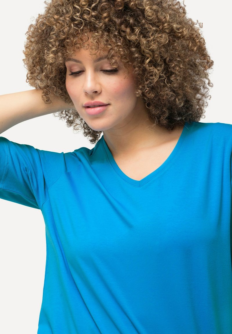 Ulla Popken T-SHIRT, A-LINIE, V-AUSSCHNITT, HALBARM - T-shirt basic - classic sky blue/blu