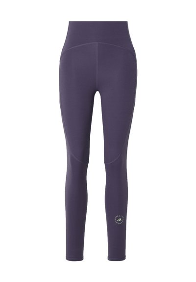 Leggings roxos com cintura alta. Feitas de tecido elástico. Apresentam uma textura suave e um logotipo circular em cor contrastante perto do tornozelo.