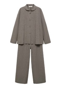 Set di pigiama coordinato a scacchi grigi e bianchi, composto da una camicia button-up con colletto e pantaloni larghi dalla vestibilità rilassata.