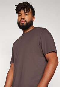 Jack & Jones JJEBRADLEY brązowy