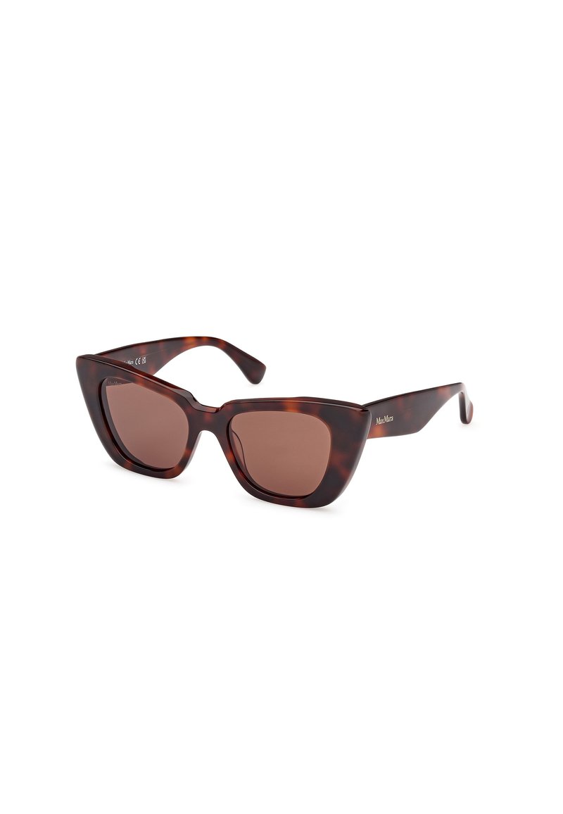 Ochelari de soare tip cat-eye cu un model de testuggine, lentile brown cu tentă şi un finisaj lucios. Prezintă un design elegant și unghiular.